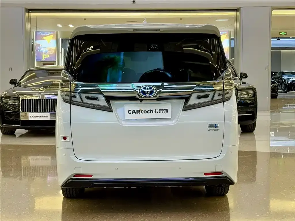 Toyota Vellfire — фото 4