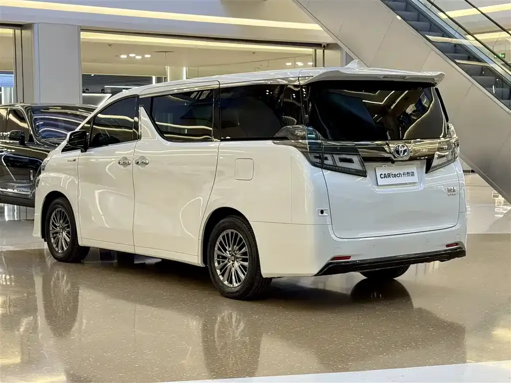 Toyota Vellfire — фото 3