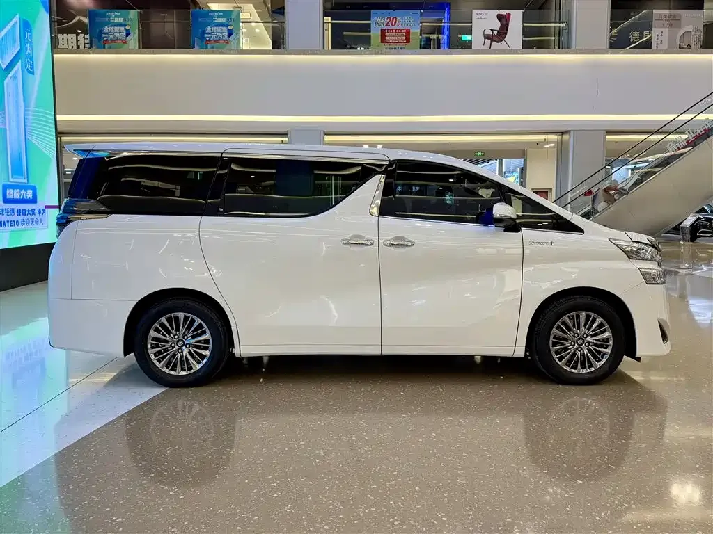 Toyota Vellfire — фото 2