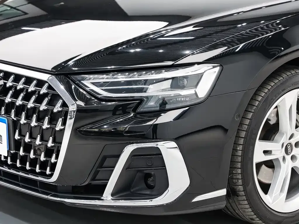 Audi A8 — фото 7