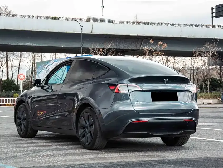 Tesla Model Y — фото 8