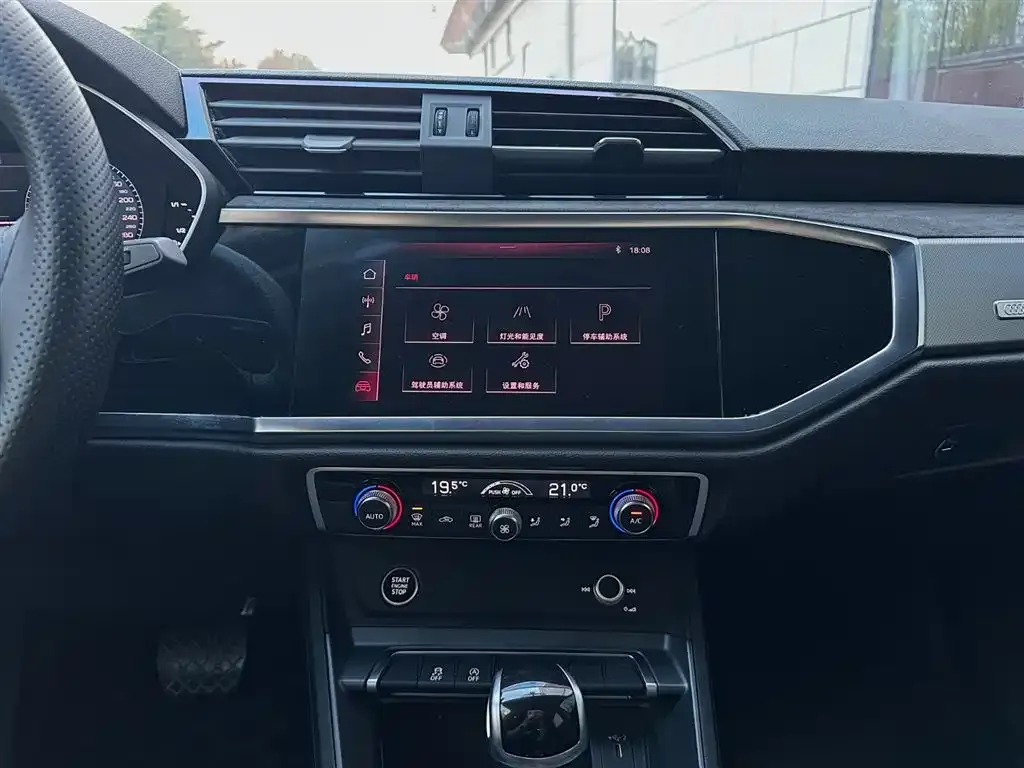 Audi Q3 Sportback — фото 7