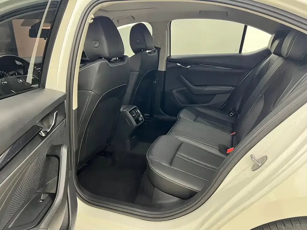 Skoda Octavia 2022 из CN, фото 10