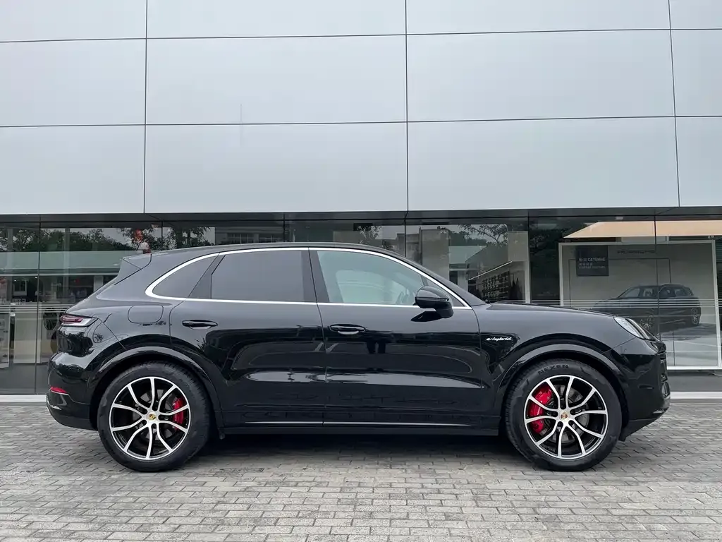 Porsche Cayenne Hybrid 2025 из CN, фото 5