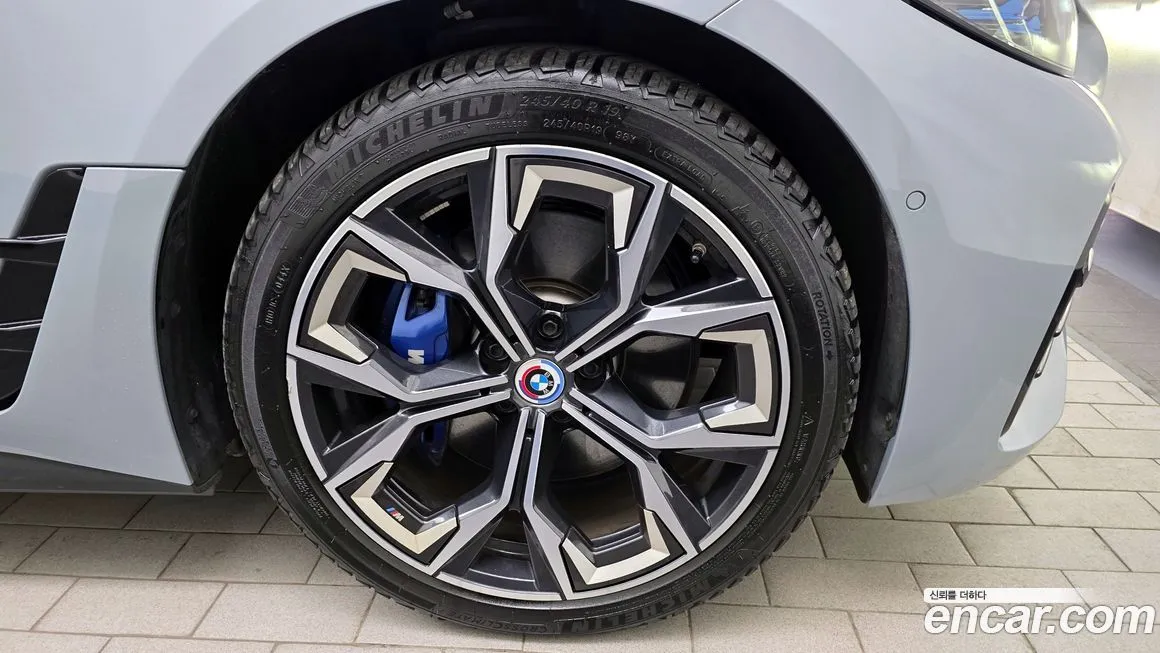 BMW i4 — фото 7