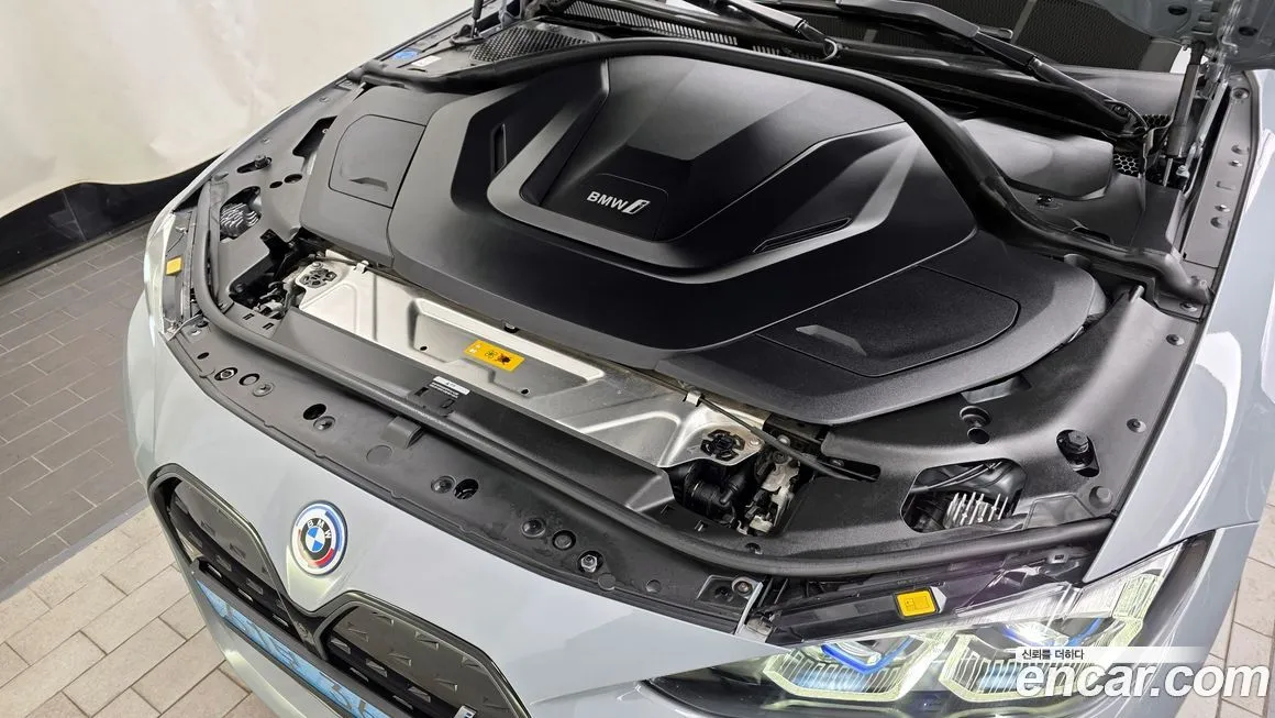 BMW i4 — фото 8