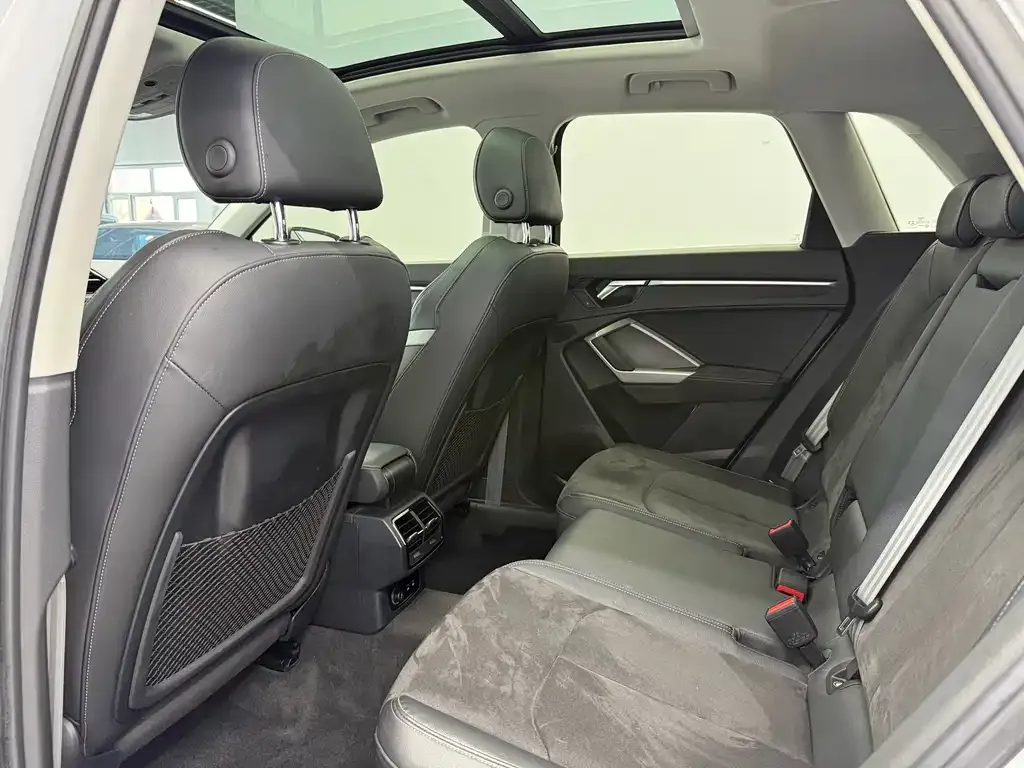 Audi Q3 2023 из CN, фото 5
