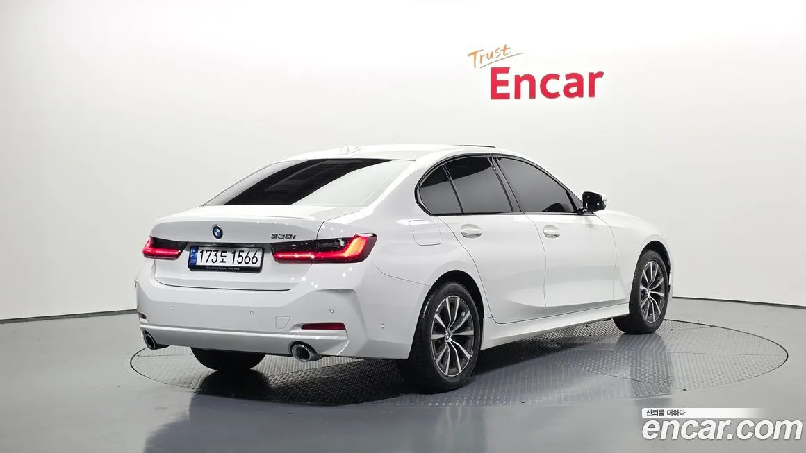 BMW 3-Series 2023 из KR, фото 2