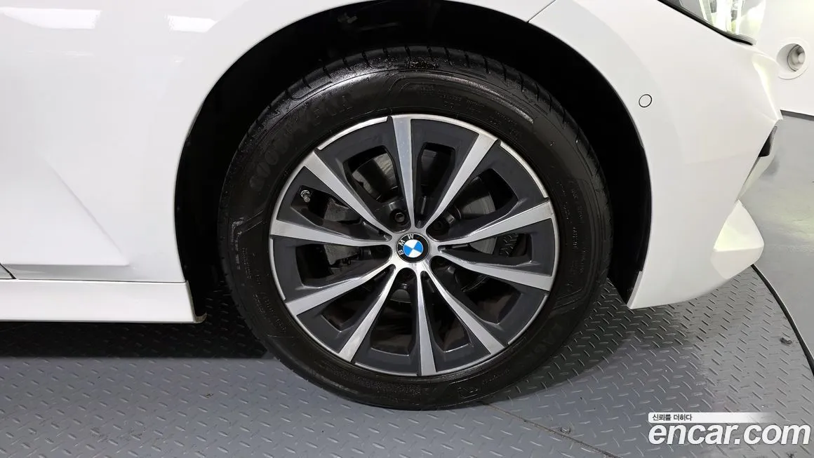 BMW 3-Series 2023 из KR, фото 4