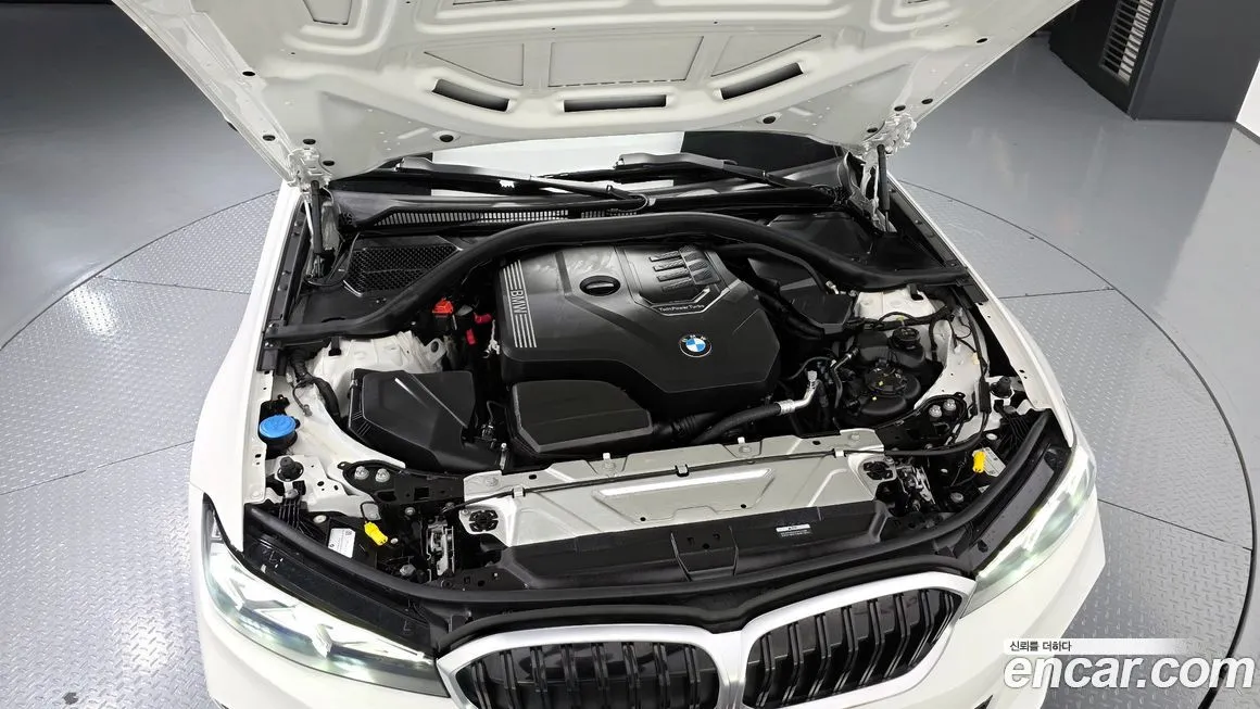 BMW 3-Series 2023 из KR, фото 8