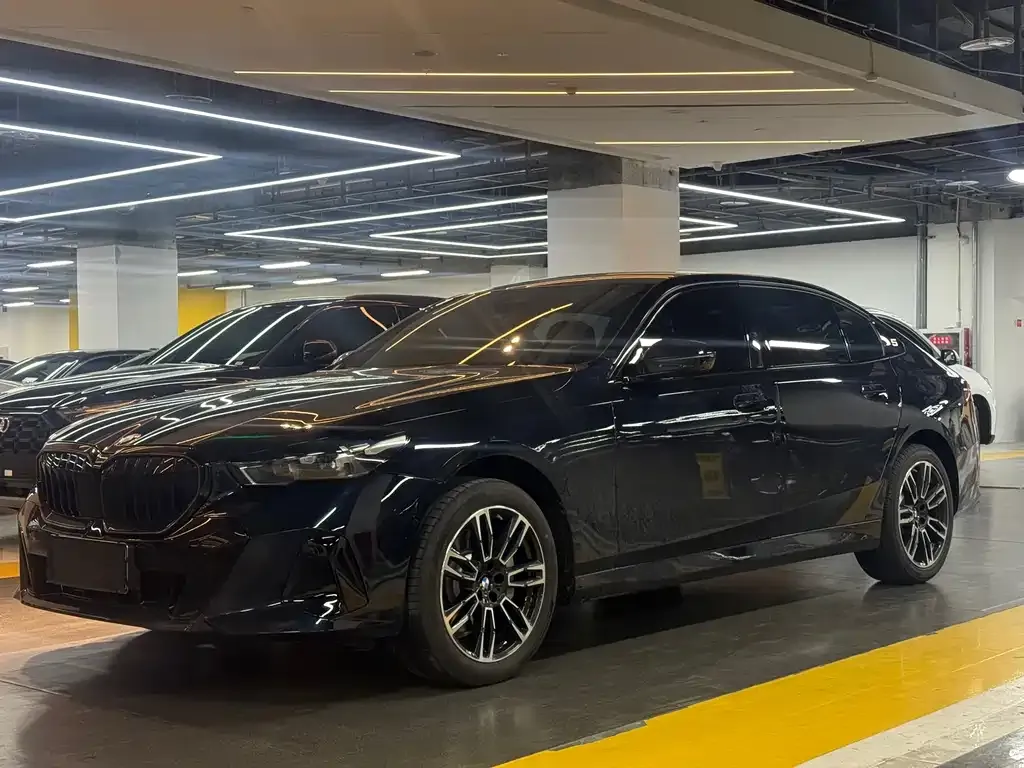 BMW 5 Series 2025 из CN, фото 1