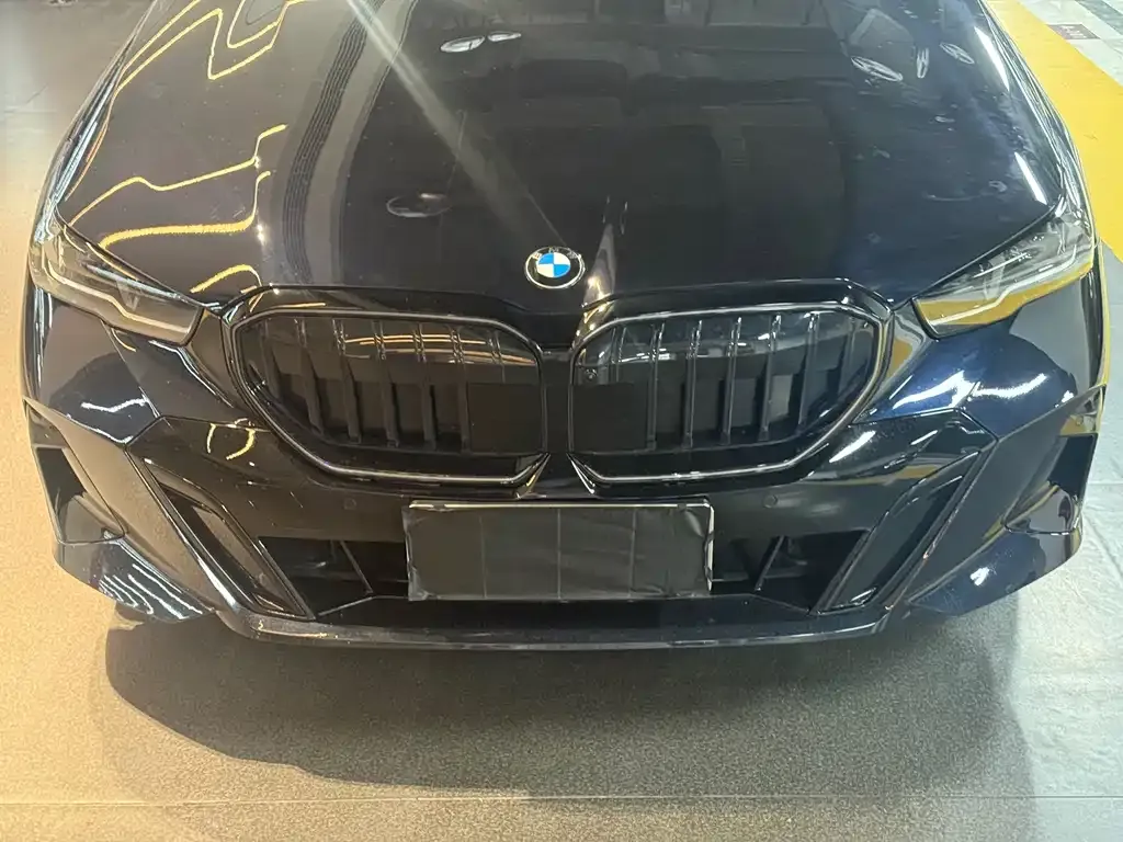BMW 5 Series 2025 из CN, фото 4