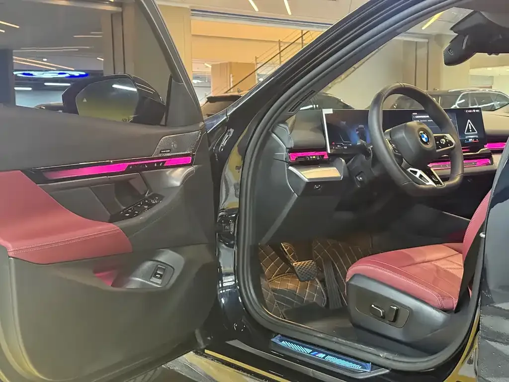BMW 5 Series 2025 из CN, фото 7