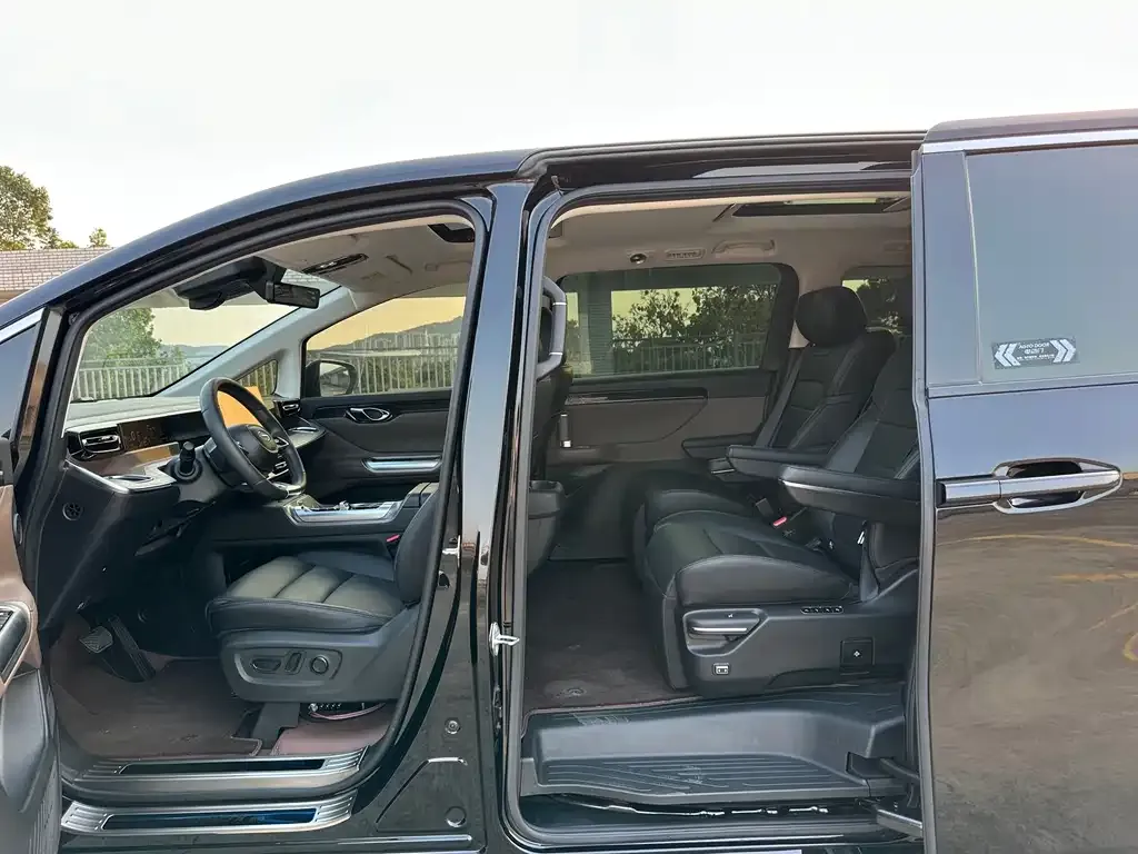 GAC Motor E8 Hybrid — фото 7