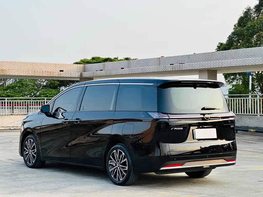 GAC Motor E8 Hybrid — фото 8