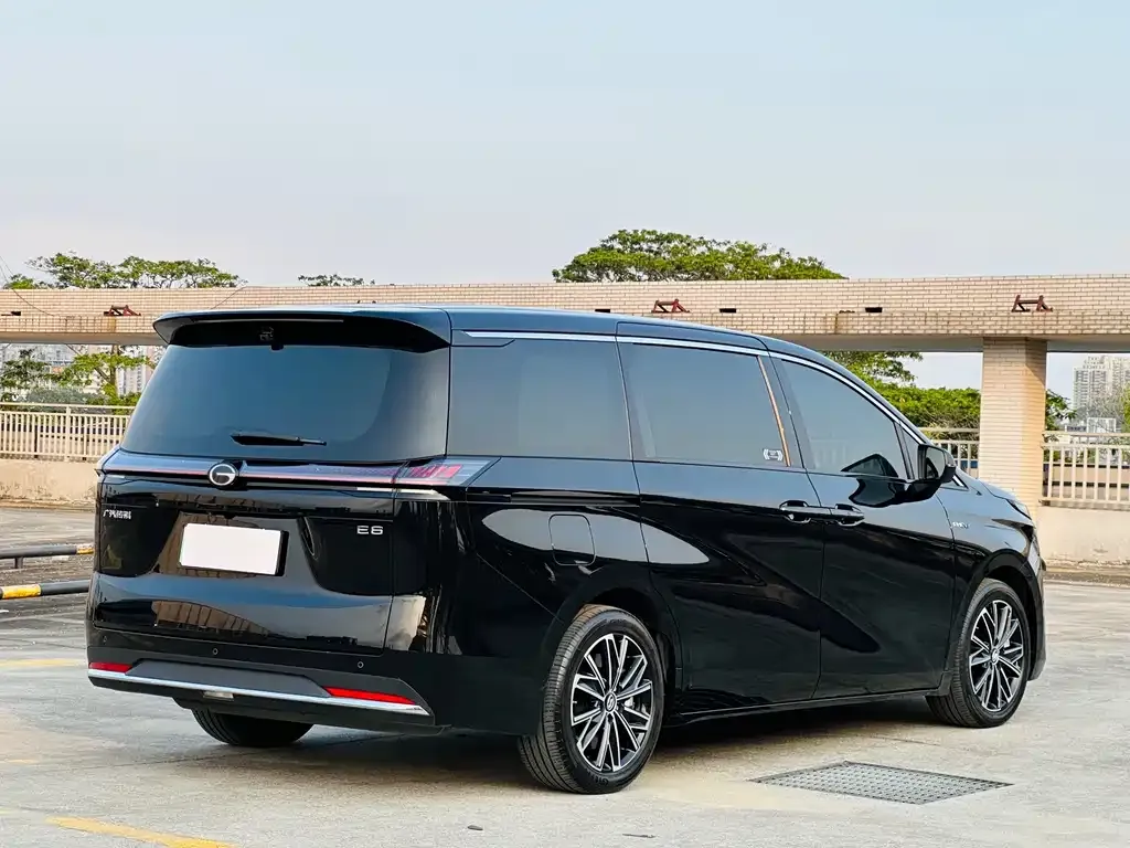GAC Motor E8 Hybrid — фото 3