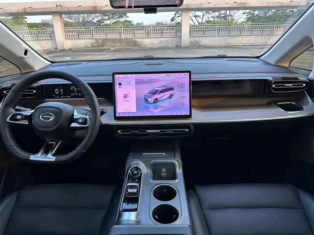 GAC Motor E8 Hybrid — фото 10