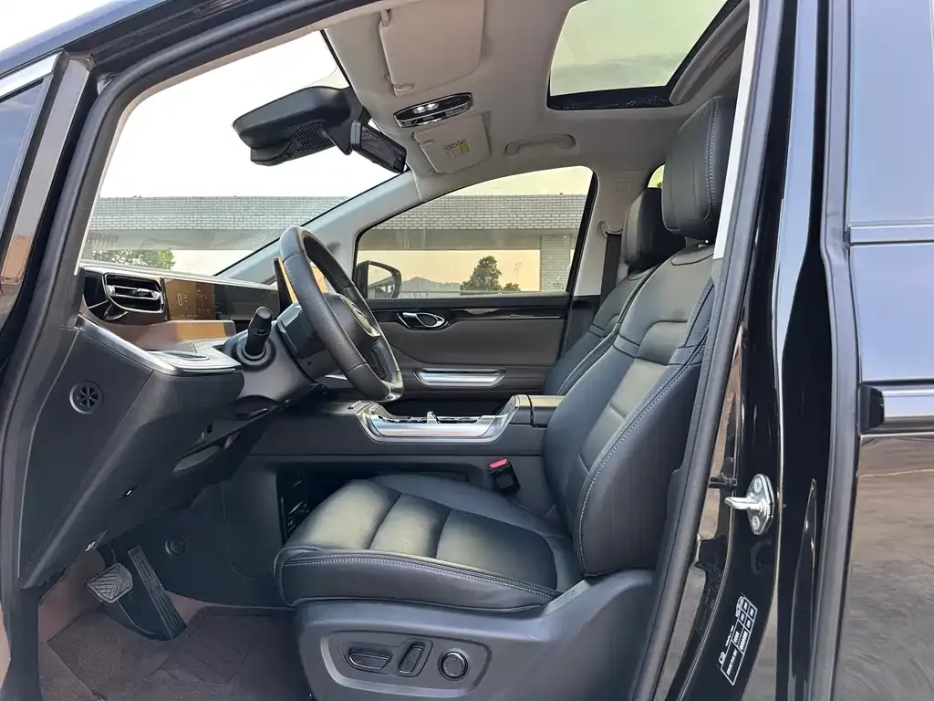 GAC Motor E8 Hybrid — фото 4