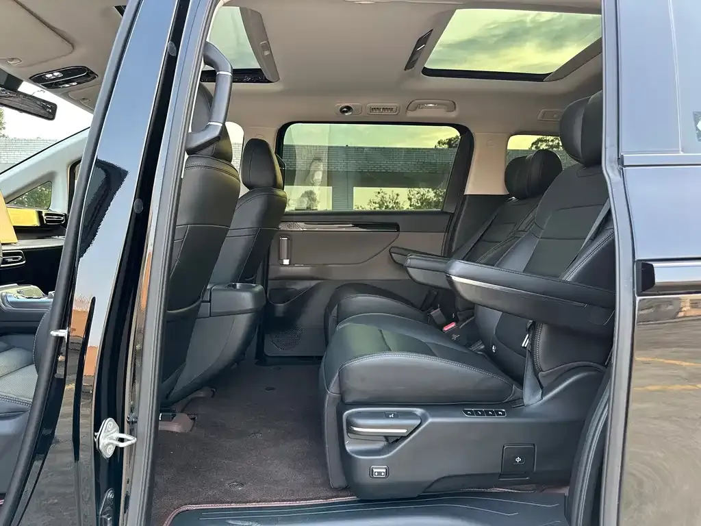 GAC Motor E8 Hybrid — фото 2