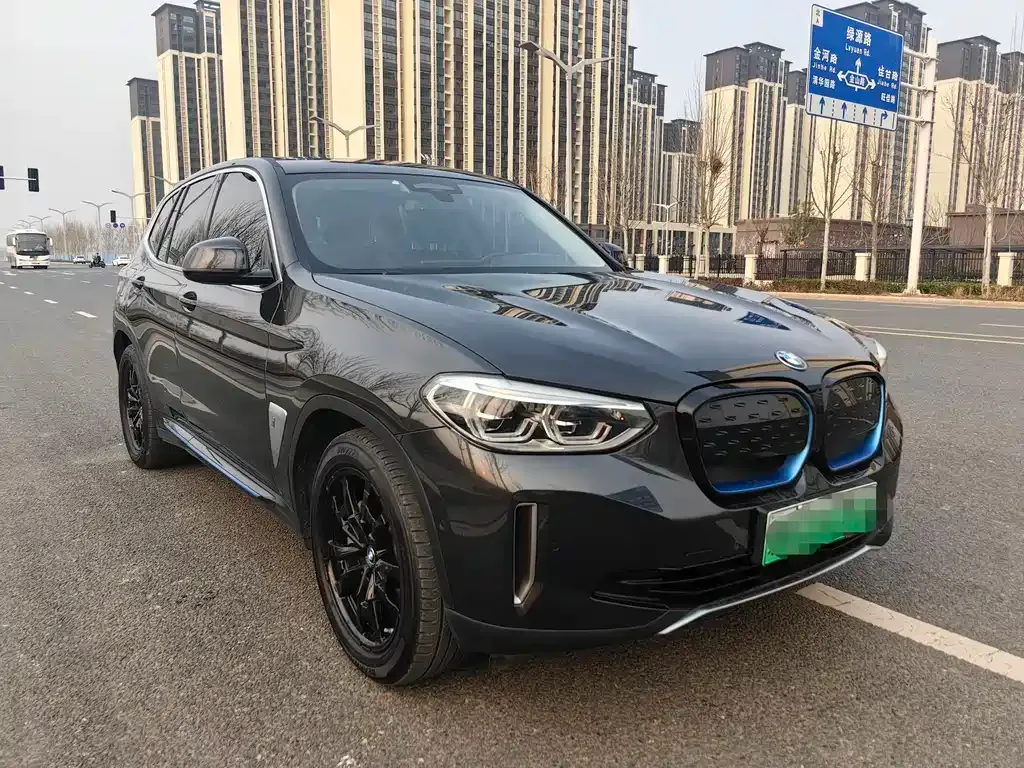 BMW iX3 — фото 9