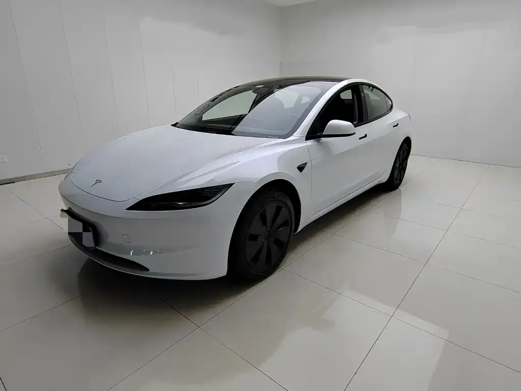Tesla Model 3 — фото 1
