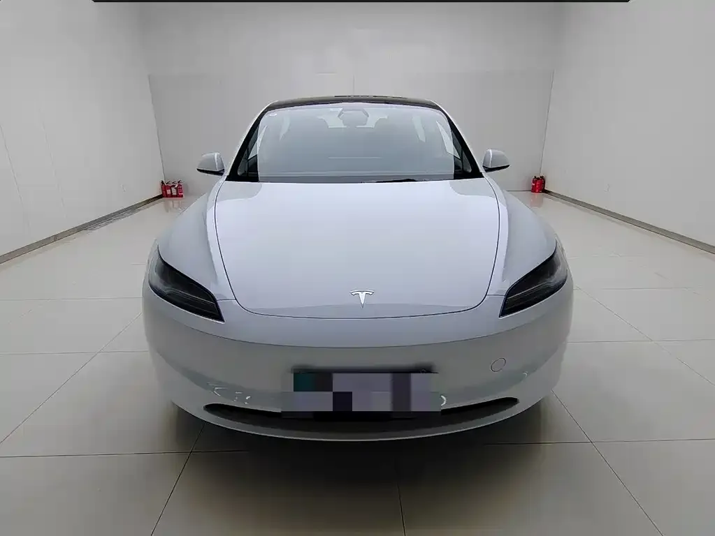 Tesla Model 3 — фото 2