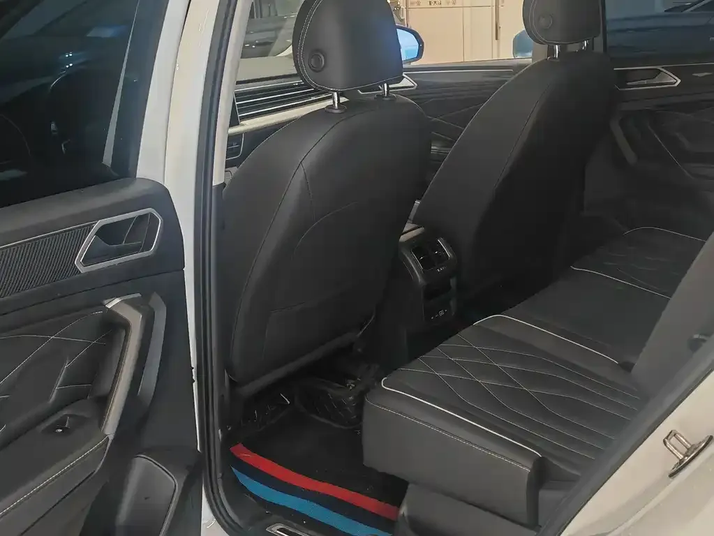 Volkswagen Tiguan L 2023 из CN, фото 9