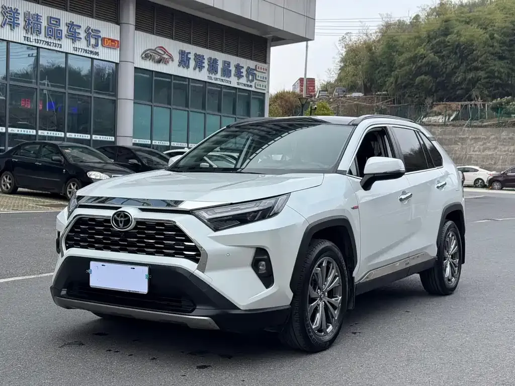 Toyota RAV4 — фото 1