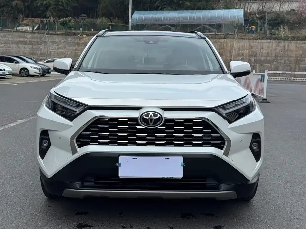 Toyota RAV4 — фото 5