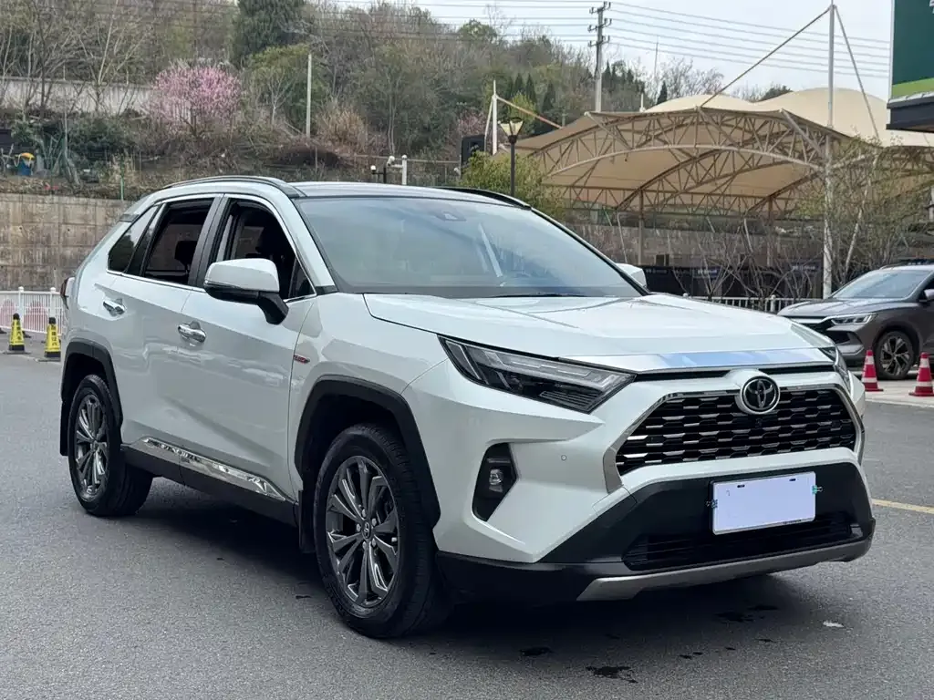 Toyota RAV4 — фото 8