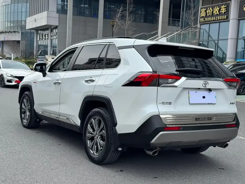 Toyota RAV4 — фото 10