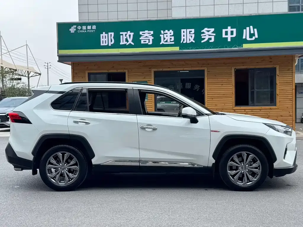 Toyota RAV4 — фото 9
