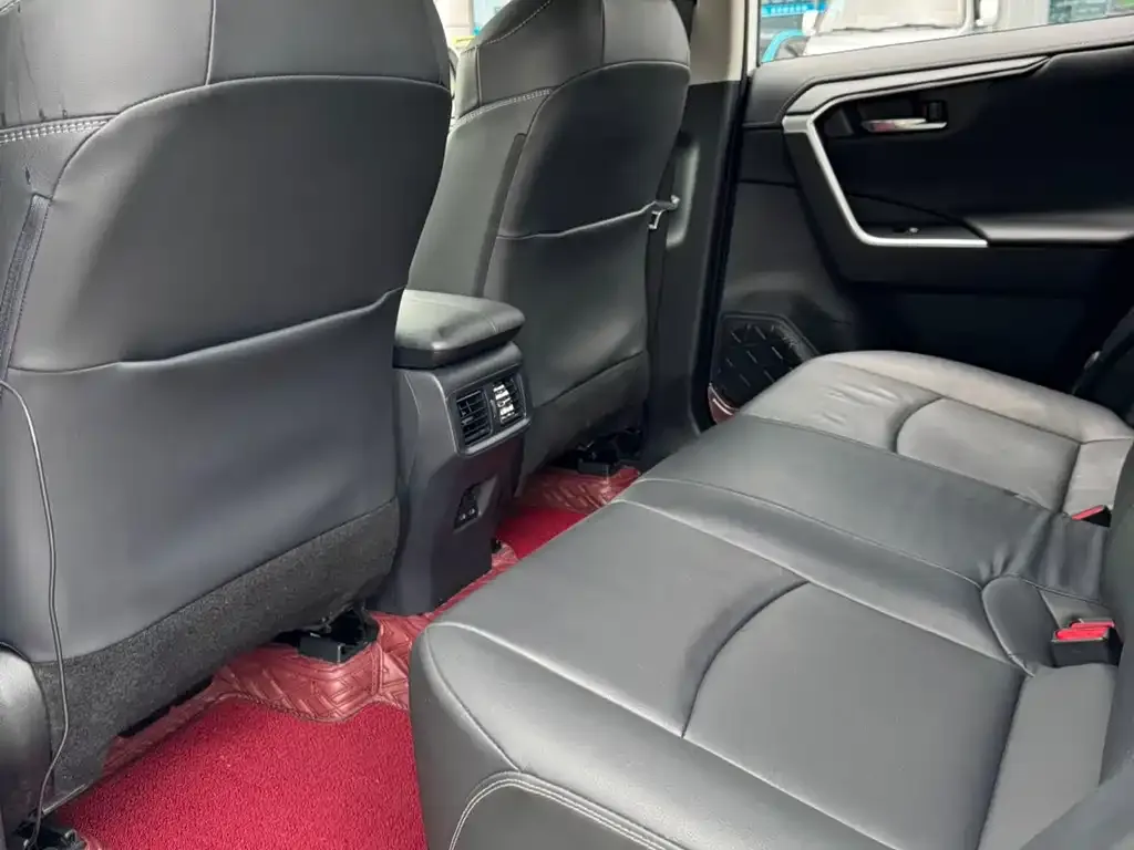 Toyota RAV4 — фото 3