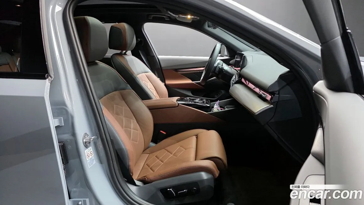 BMW 5-Series 2024 из KR, фото 8