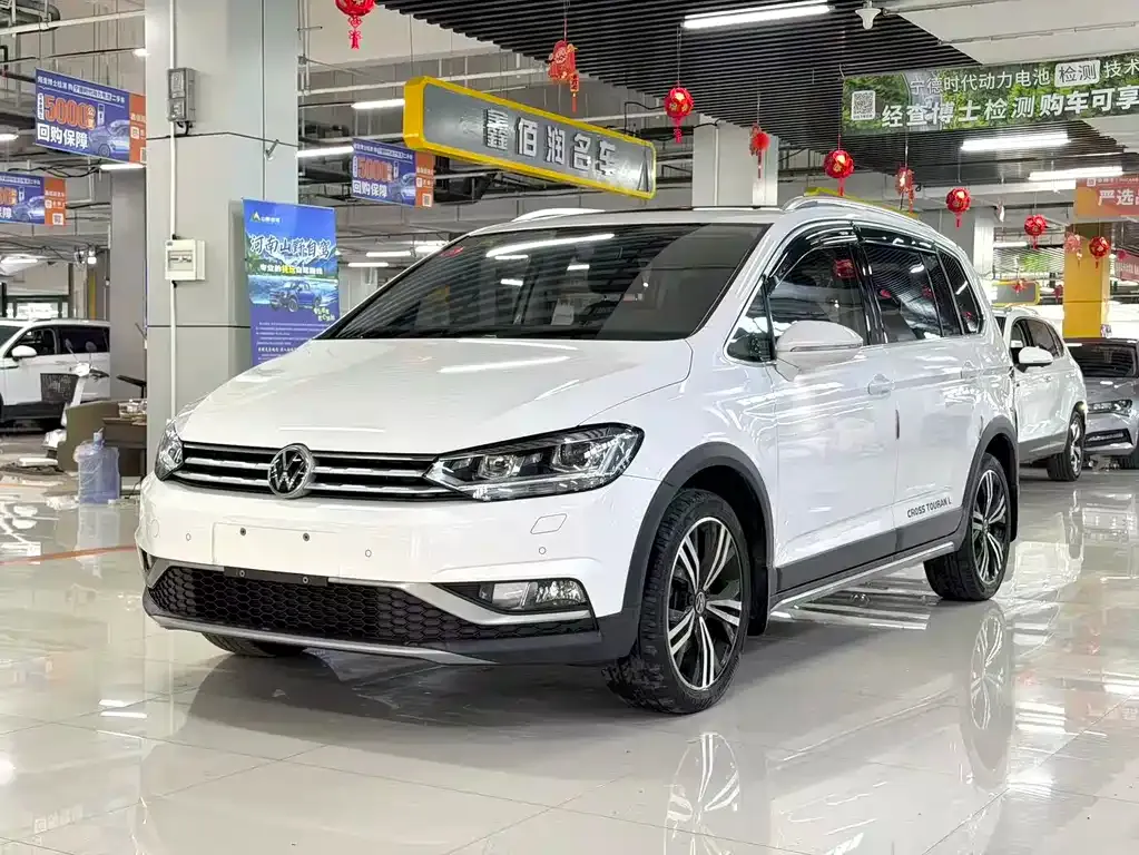 Volkswagen Touran 2022 из CN, фото 1