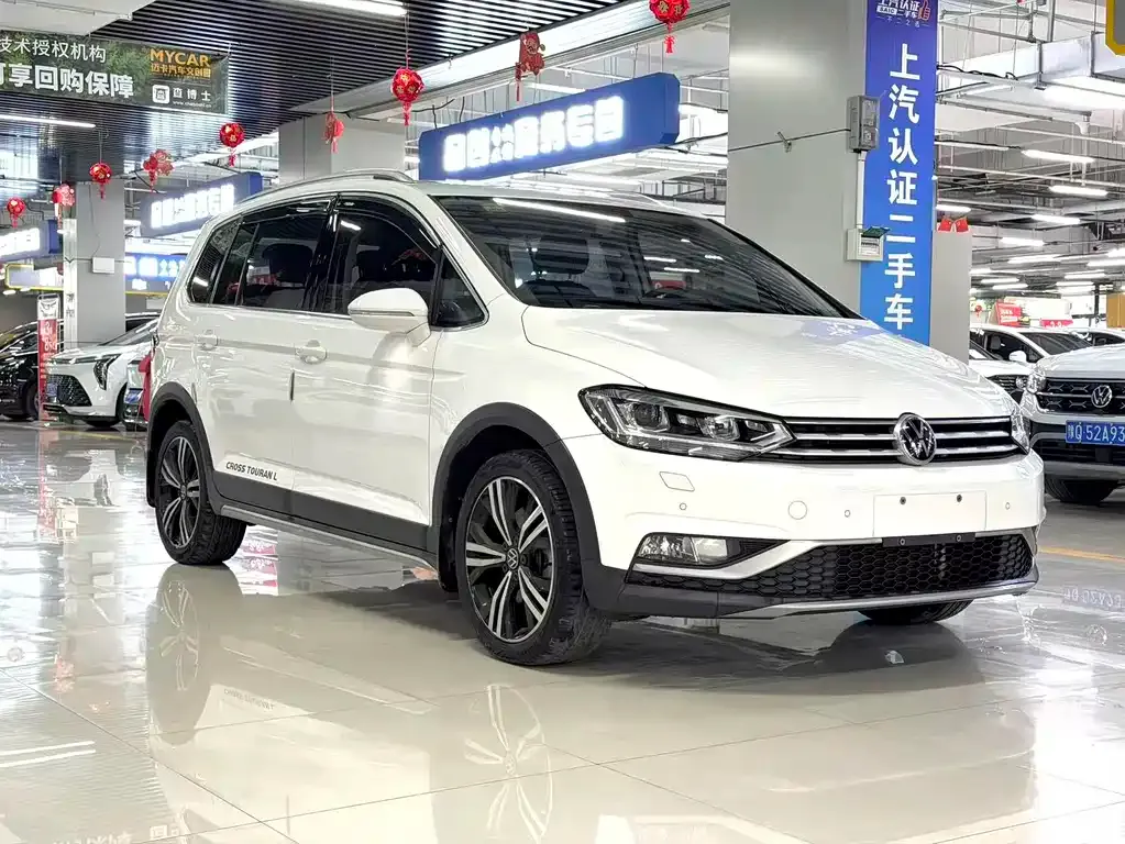 Volkswagen Touran 2022 из CN, фото 10