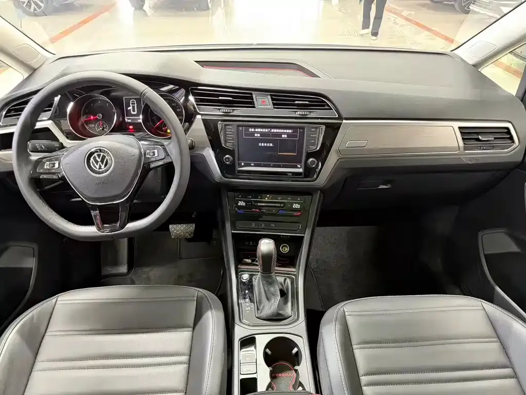 Volkswagen Touran 2022 из CN, фото 2