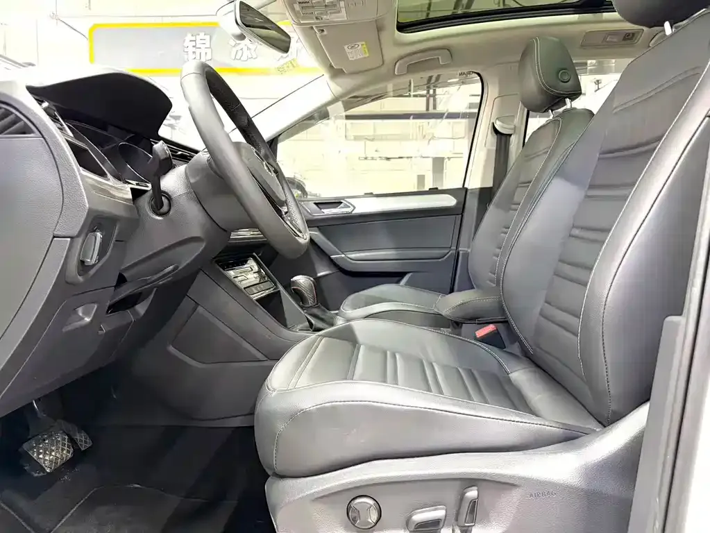 Volkswagen Touran 2022 из CN, фото 5
