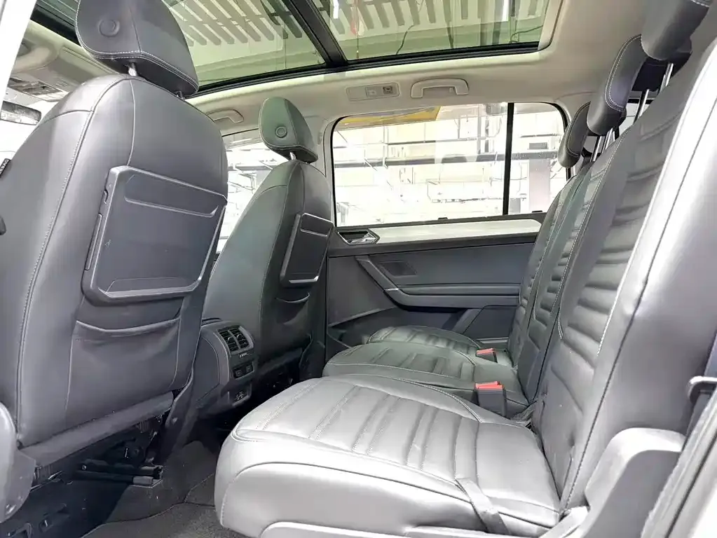Volkswagen Touran 2022 из CN, фото 8