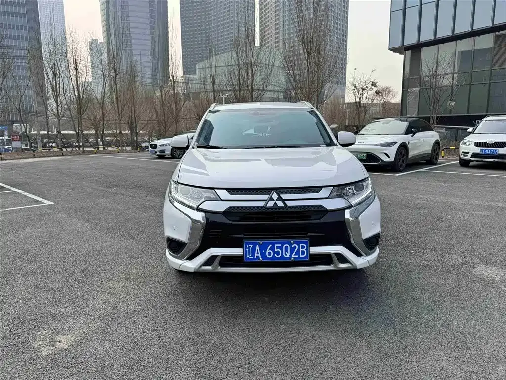 Mitsubishi Outlander — фото 2