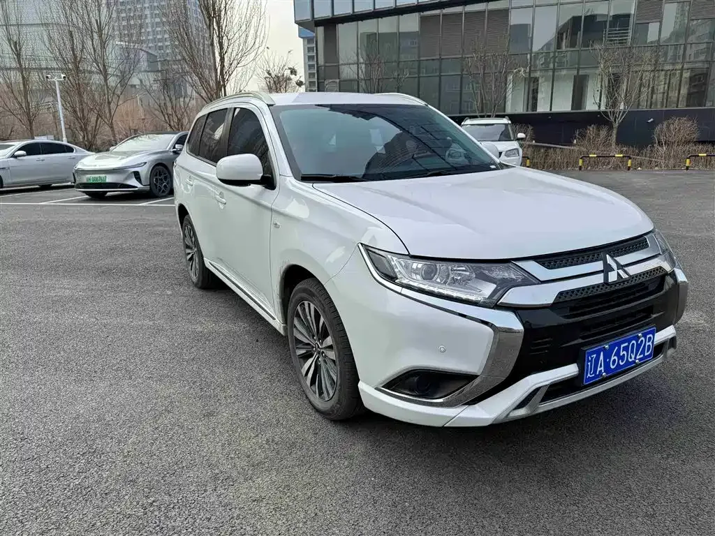 Mitsubishi Outlander — фото 3