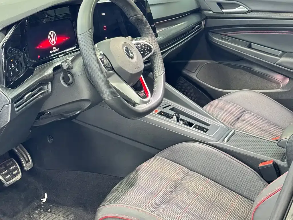 Volkswagen Golf GTI 2021 из CN, фото 2