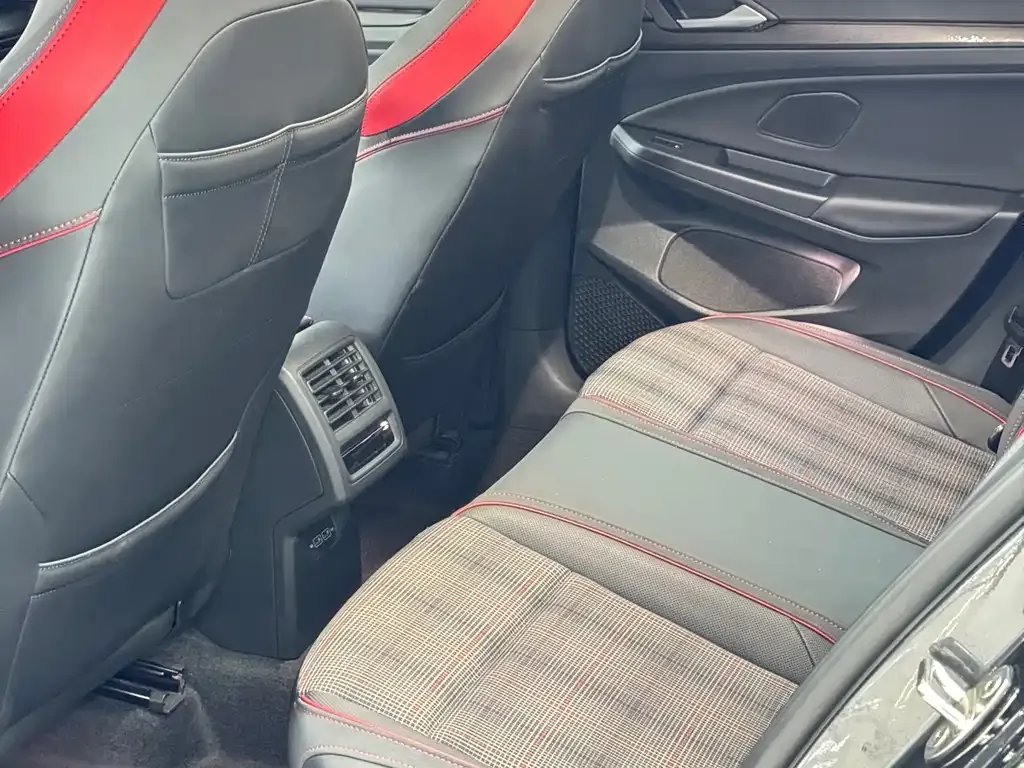 Volkswagen Golf GTI 2021 из CN, фото 3