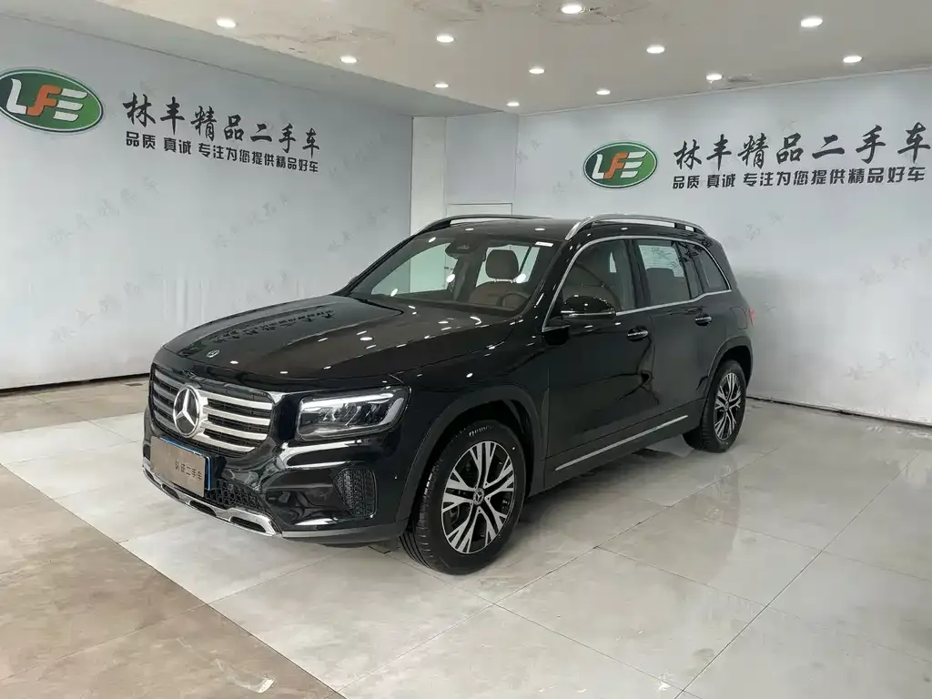 Mercedes-Benz GLB — фото 1
