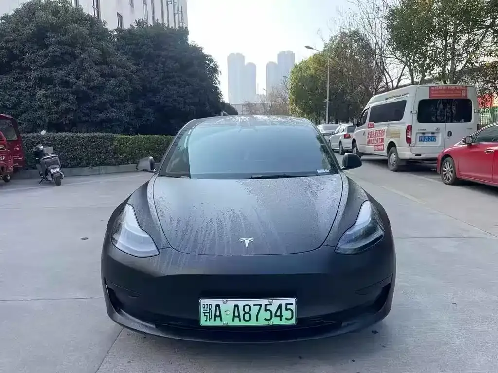 Tesla Model 3 — фото 9