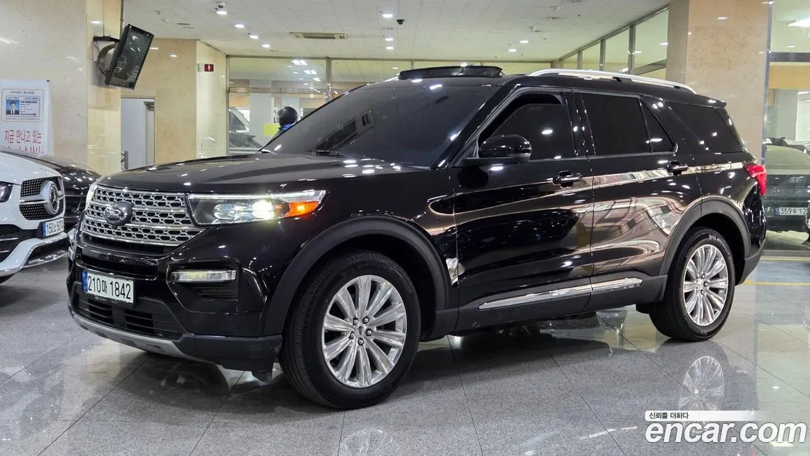 Ford Explorer — фото 1
