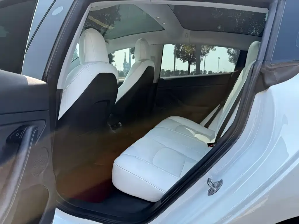 Tesla Model 3 — фото 7