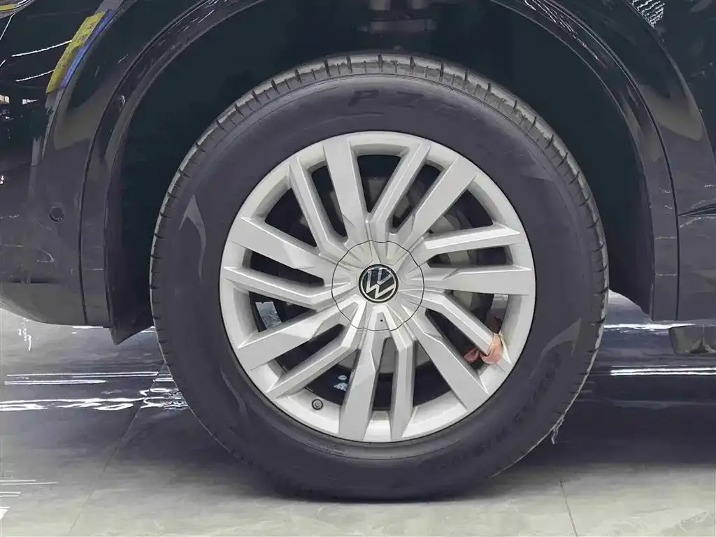 Volkswagen Touareg 2023 из CN, фото 10