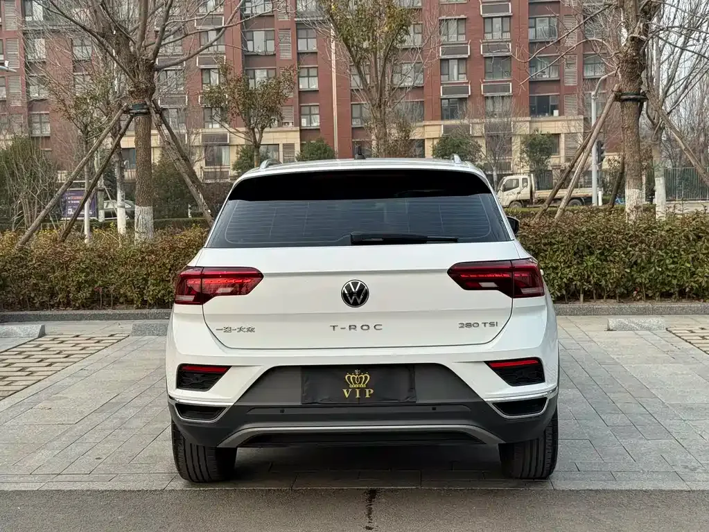 Volkswagen T-Roc — фото 9