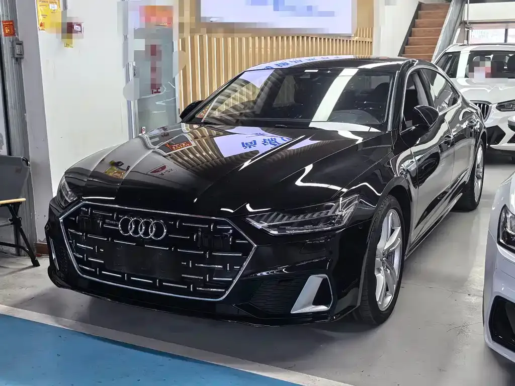 Audi A7L — фото 1